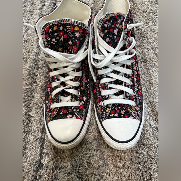 Converse Black and White with floral pattern - Picture 2 of 6